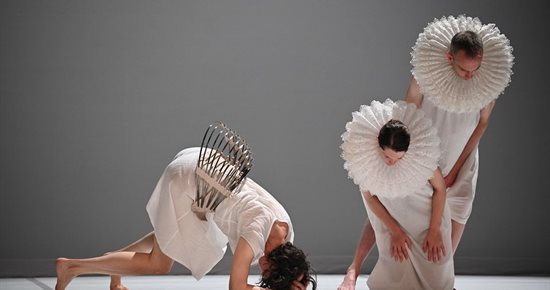 Hivernales de la danse Des coiffes des fraises des chopines et des corsets