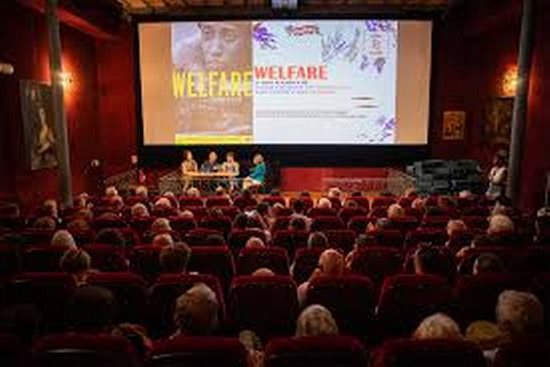 Des voyages des films des débats